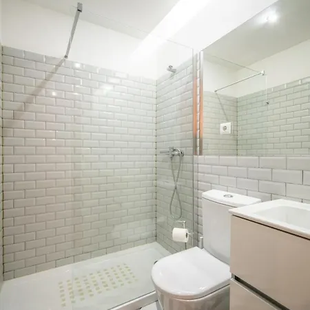 Joivy Modern Flat With Patio In Central