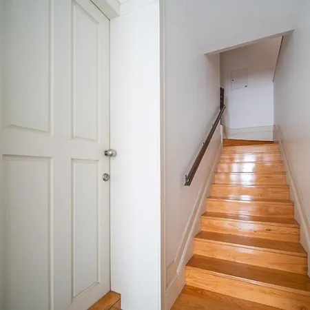 Joivy Modern Flat With Patio In Central Porto