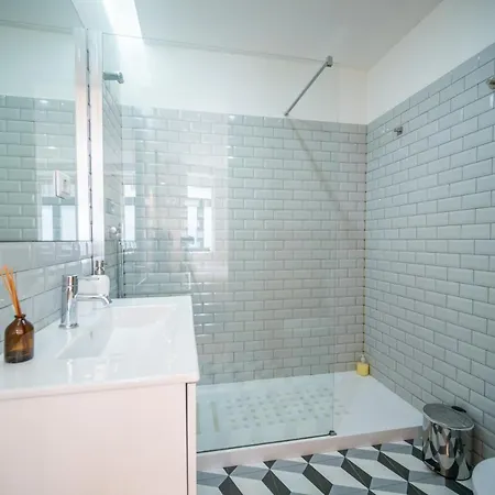 Apartment Joivy Modern Flat With Patio In Central