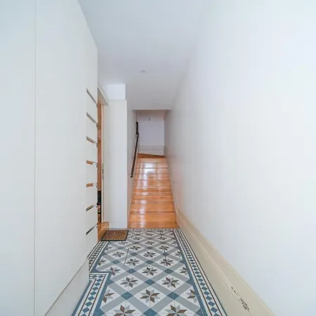 Joivy Modern Flat With Patio In Central *